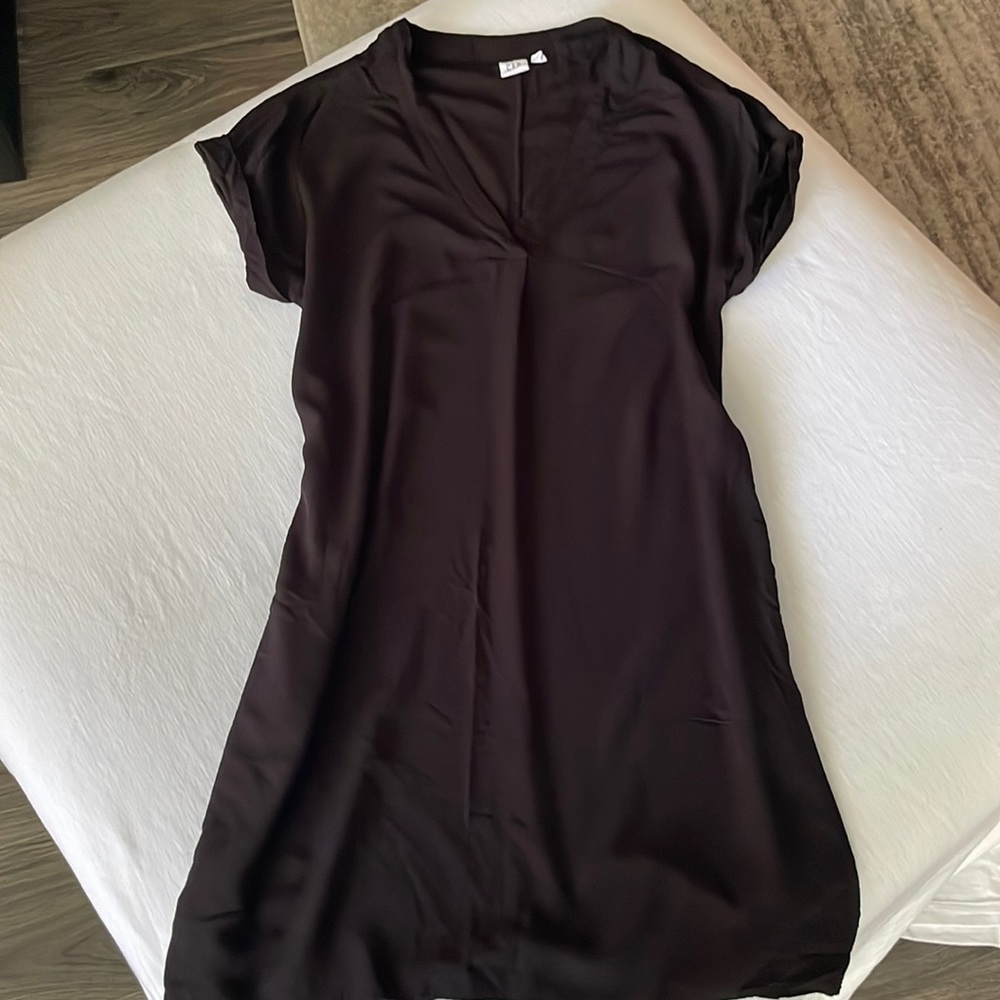 Womens formal dress, bought from gap, very light and flowy.
